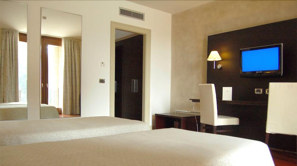 Cremona Palace Hotel Costa Santʼ Abramo Extérieur photo