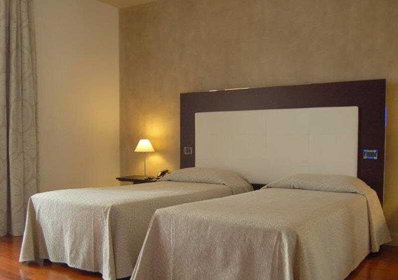 Cremona Palace Hotel Costa Santʼ Abramo Chambre photo