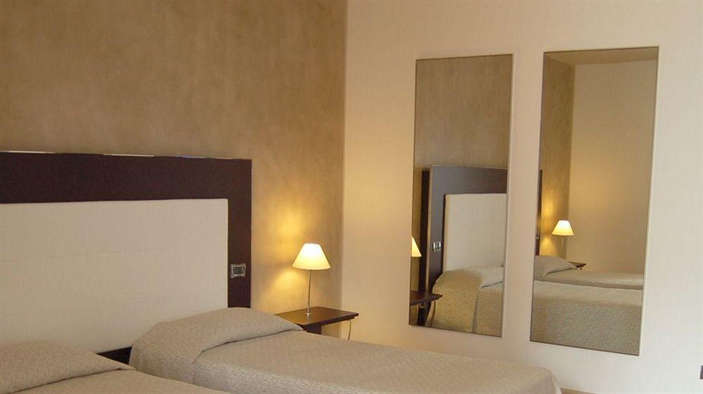 Cremona Palace Hotel Costa Santʼ Abramo Extérieur photo