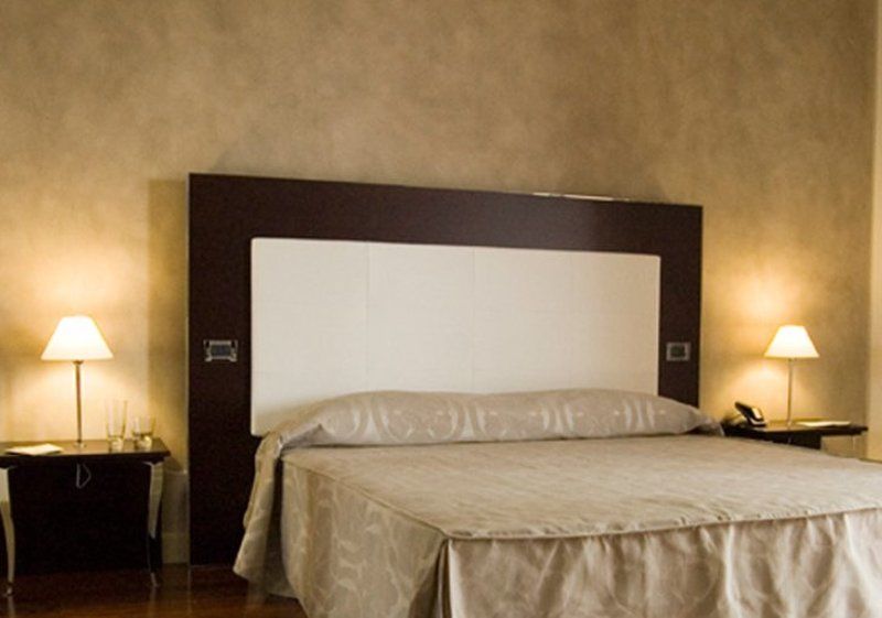 Cremona Palace Hotel Costa Santʼ Abramo Extérieur photo